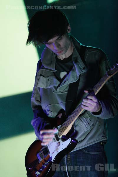 RADIOHEAD - 2006-08-26 - SAINT CLOUD - Domaine National - Grande Scene - Jonny Greenwood